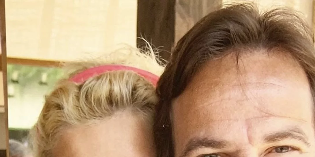 Η Ελένη Μενεγάκη κρυώνει στην τοποθεσία Μαρούσι