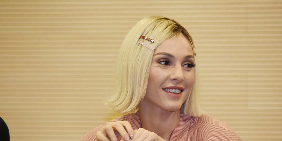 Τάμτα | Το look της στη συνέντευξη για τη συμμετοχή της στη Eurovision με τις κορυφαίες τάσεις της Άνοιξης