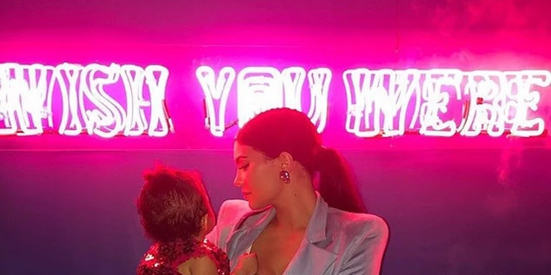 Η κόρη της Kylie Jenner μόλις απέκτησε την πρώτη της Chanel σε ένα από τα πιο παραμυθένια πάρτυ πρώτων γενεθλίων