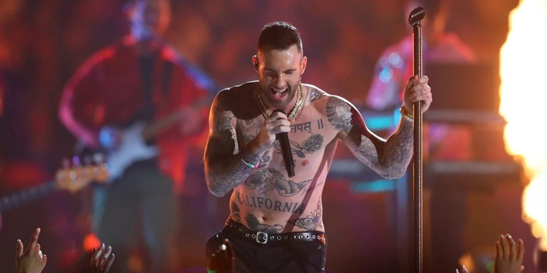 Super Bowl | Η αμφιλεγόμενη εμφάνιση του Adam Levine