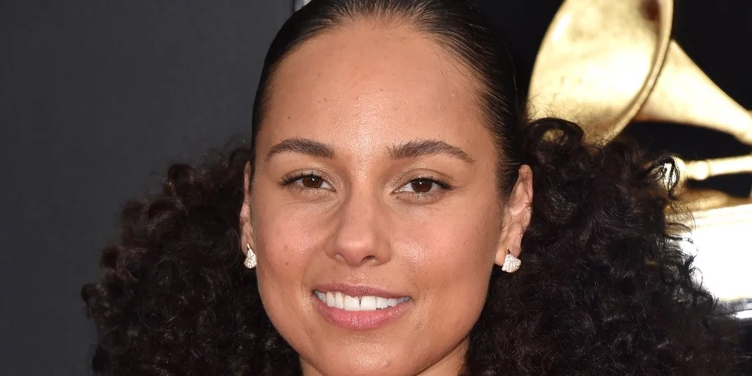 Alicia Keys | Η πρώτη παρουσιάστρια βραβείων που εμφανίστηκε χωρίς ίχνος μακιγιάζ! Μοιραζόμαστε τις σκέψεις μας