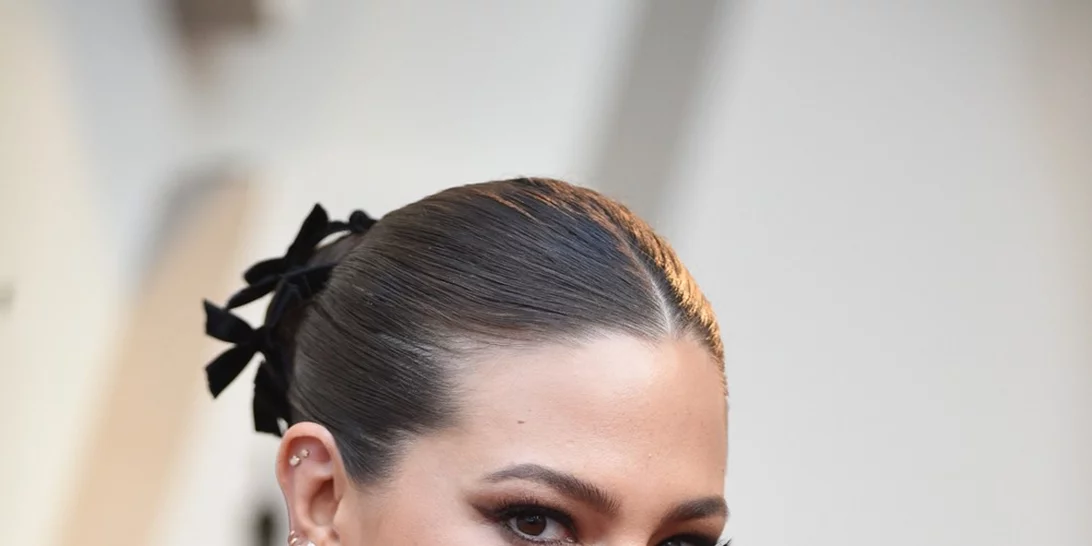 H έγκυος Ashley Graham περπάτησε στην πασαρέλα του Tommy Hilfiger και μαγνήτισε όλα τα βλέμματα