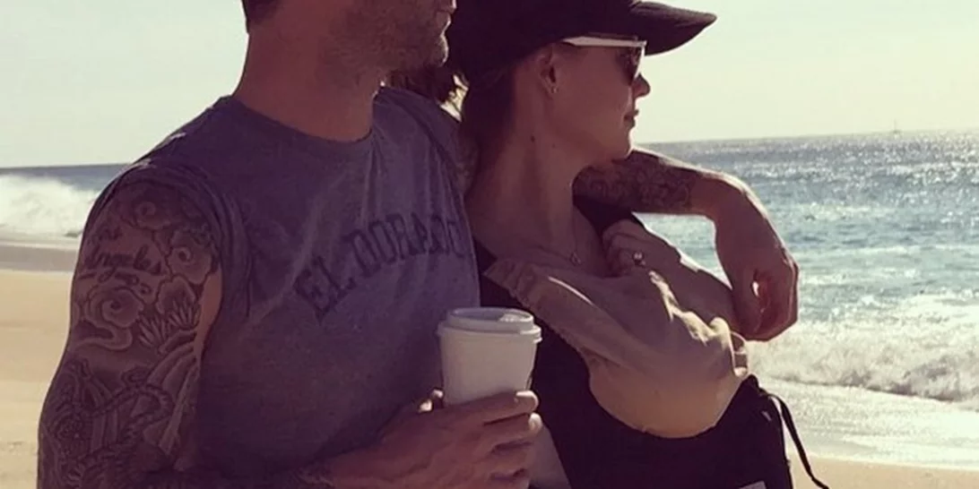 Behati Prinsloo - Adam Levine | Φόρεσαν ασορτί φορέματα με τις κόρες τους