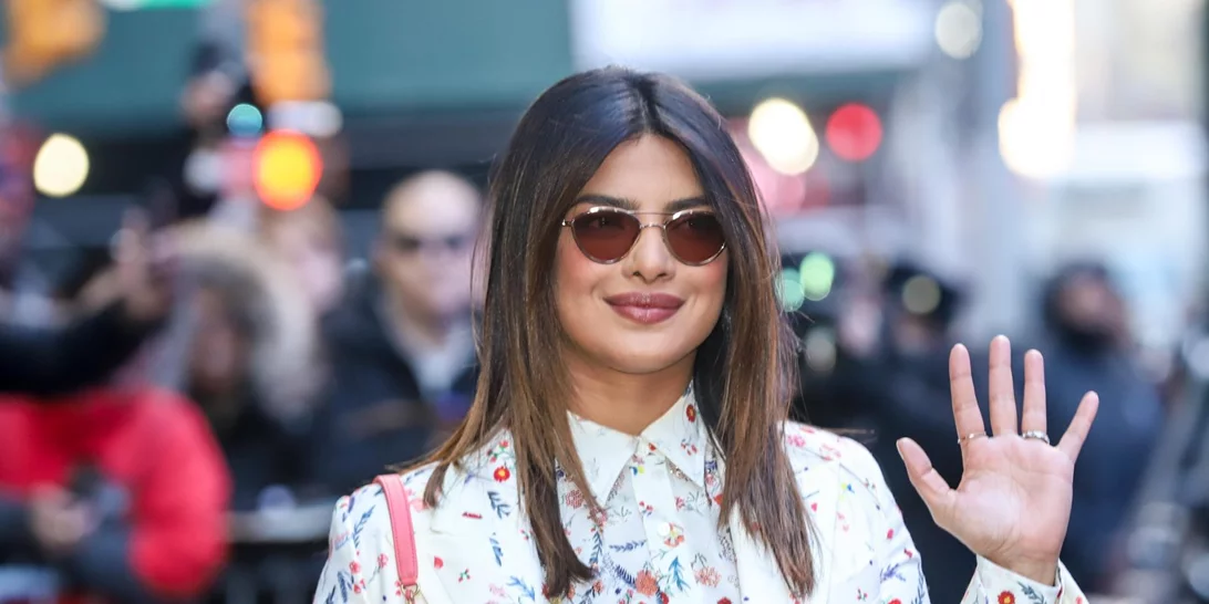 Priyanka Chopra | Η εμφάνισή της στη Νέα Υόρκη θα σου δώσει έμπνευση για τις γιορτές
