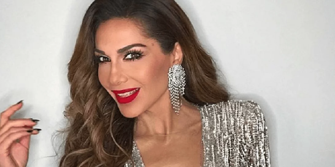 Δέσποινα Βανδή | Ίσως ζηλέψεις λίγο με αυτά που θα δεις στο προφίλ της (αλλά σου έχει και ένα δώρο)