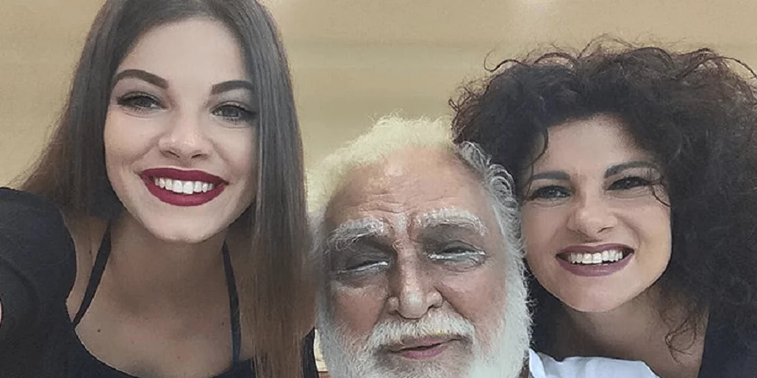 Τζένη Καζάκου | Φωτογραφίες της εγγονής της Τζένης Καρέζη (Πόσο μοιάζει με την αξέχαστη γιαγιά της;)