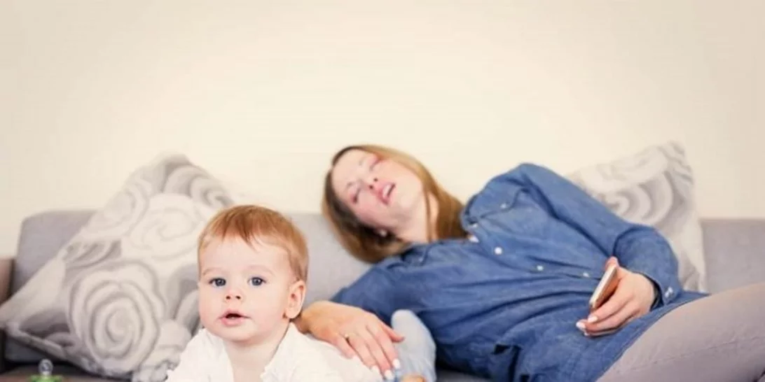Η στέρηση του ύπνου λόγω του μωρού για τους νέους γονείς μπορεί να φθάσει τα 6 χρόνια