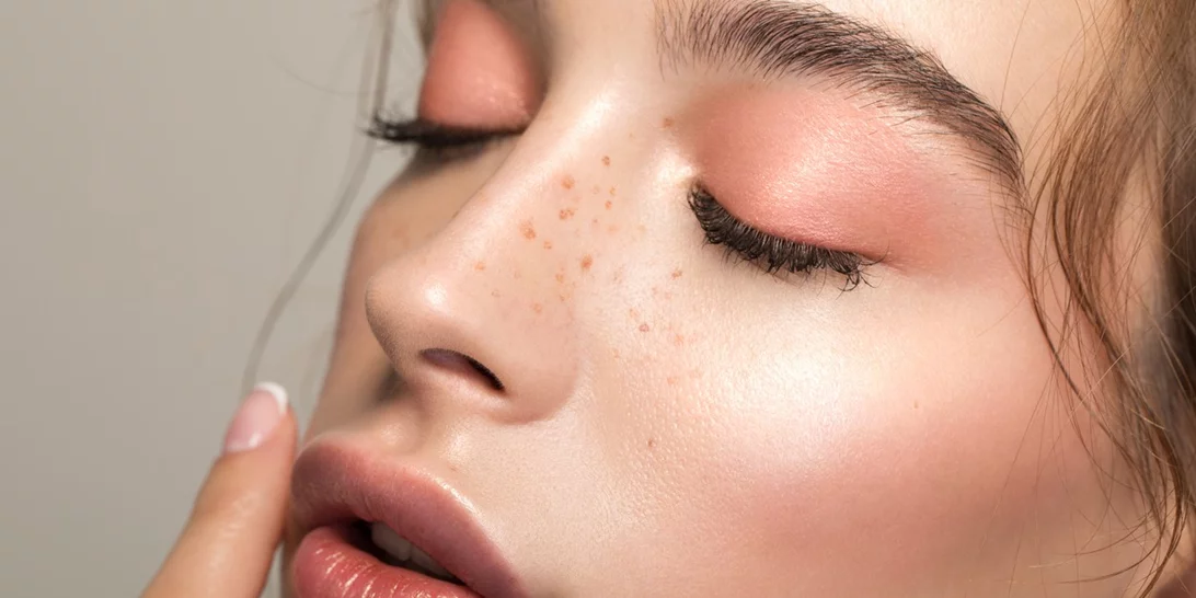 Πώς θα δεις την επιδερμίδα σου πιο λαμπερή από ποτέ με τον πιο φυσικό τρόπο