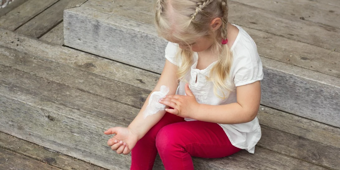 Τι είναι η ατοπική δερματίτιδα στα μωρά και τα παιδιά και πώς μπορείς να την αντιμετωπίσεις