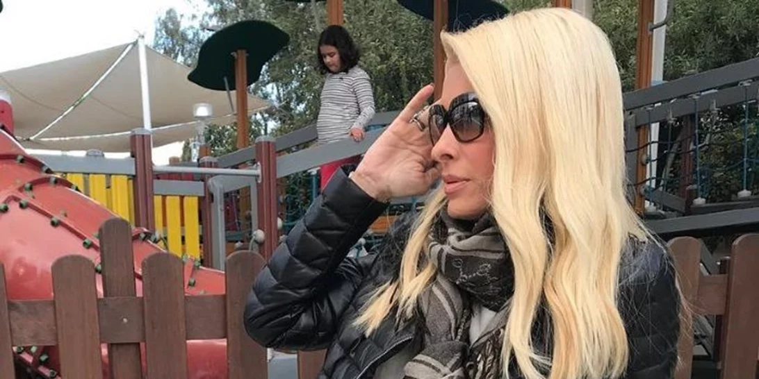 Ελένη Μενεγάκη & Μάκης Παντζόπουλος | Βόλτα με τα παιδιά τους στο κέντρο της Αθήνας