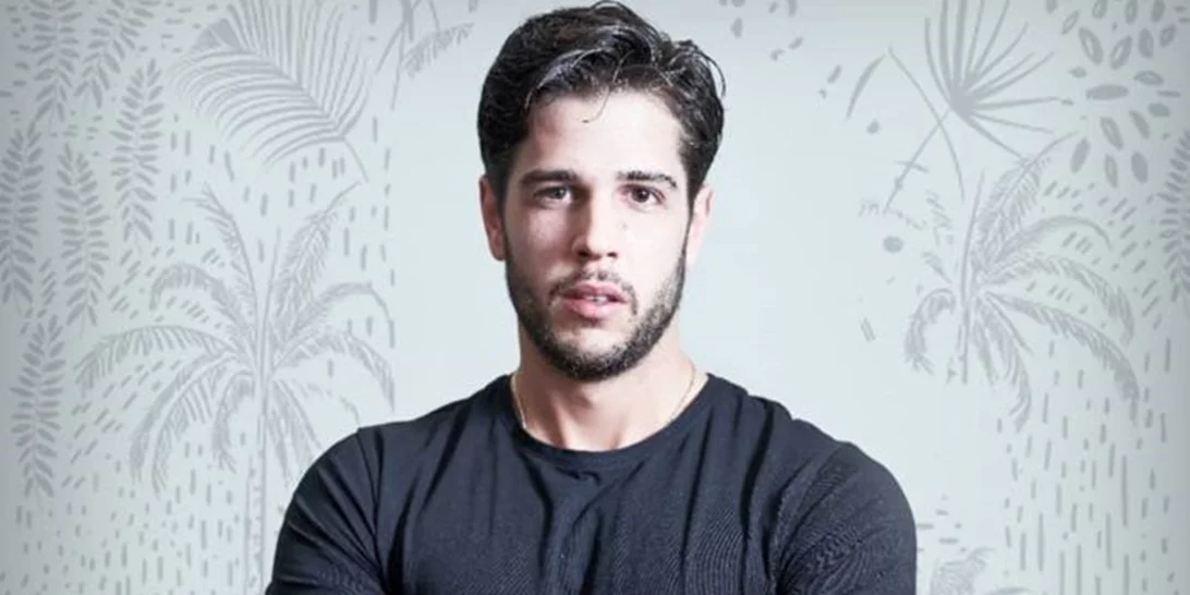 Survivor | Ποιος είναι ο πανελίστας, μοντέλο και ιχθυοπώλης, Βασίλης Σίμος, που μπήκε στο reality;