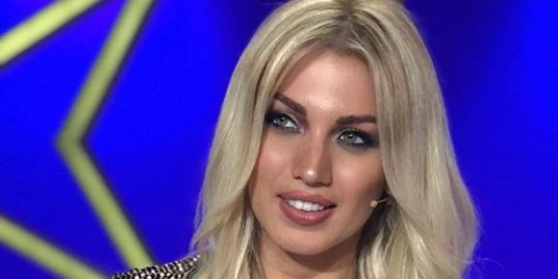 Κωνσταντίνα Σπυροπούλου | Στη Βουλιαγμένη με γοητευτικό συνοδό!