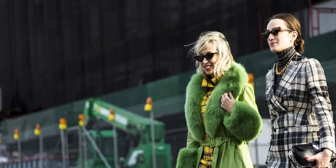 Ποια χρώματα είναι στη μόδα; 20 ιδέες για να φορέσεις έντονα χρώματα όπως τις είδαμε τώρα στη Νέα Υόρκη