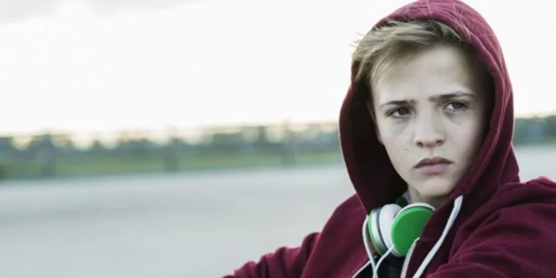 Τα υπερβολικά σημάδια επιθετικότητας του εφήβου είναι απελπισμένες εκκλήσεις για βοήθεια