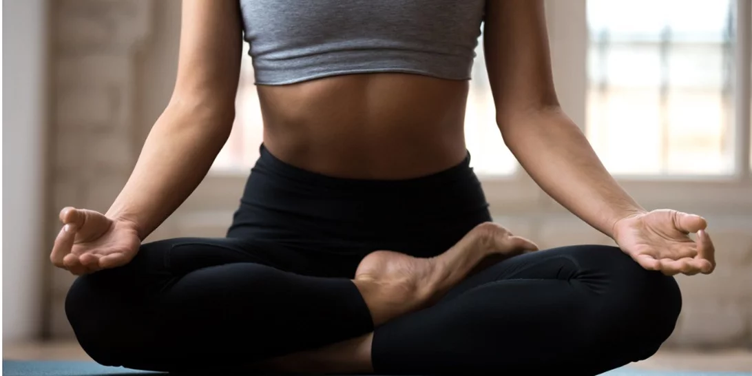 Ασκήσεις για ενδυνάμωση στον καναπέ | Εύκολα και για όλο το σώμα