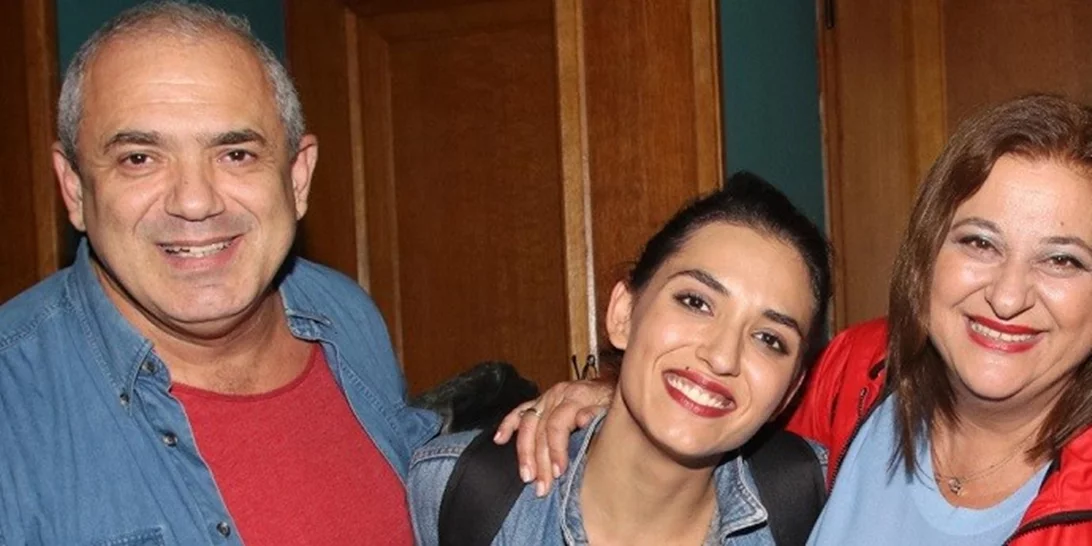 Ελισάβετ Κωνσταντινίδου - Ταξιάρχης Χάνος | Στο θέατρο για να δουν την κόρη τους, Μαρία Χάνου