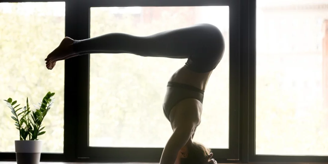 Θέλεις περισσότερη ευλυγισία και ενδυνάμωση; Αυτό το σετ ασκήσεων στο σπίτι είναι αυτό που ψάχνεις
