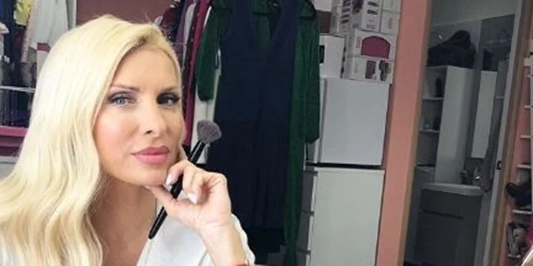 Το δεύτερο σπίτι της Ελένης Μενεγάκη | Να πώς είναι το καμαρίνι της παρουσιάστριας