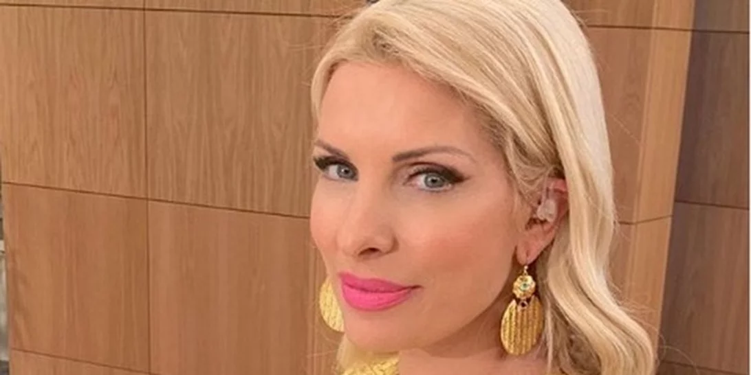 Έλενη Μενεγάκη | Φόρεσε το απόλυτο φλοράλ φόρεμα της άνοιξης με την υπογραφή της Mary Katrantzou