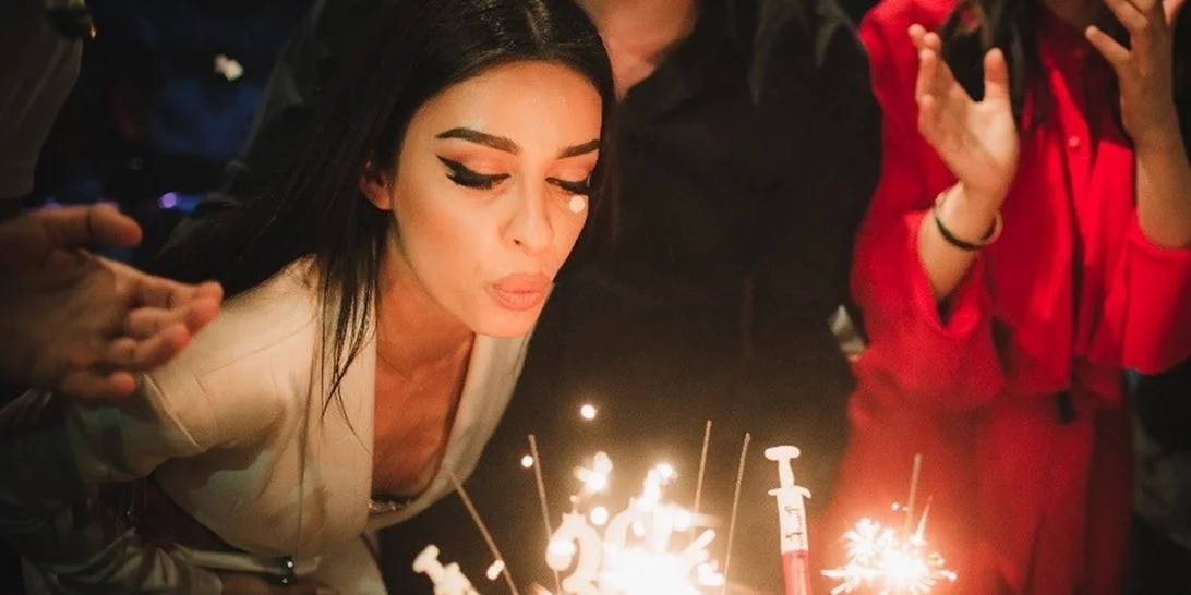 Γενέθλια για την Ελένη Φουρέιρα | Οι εκπλήξεις και οι δύο τούρτες! Πόσο χρονών έγινε; (vid)