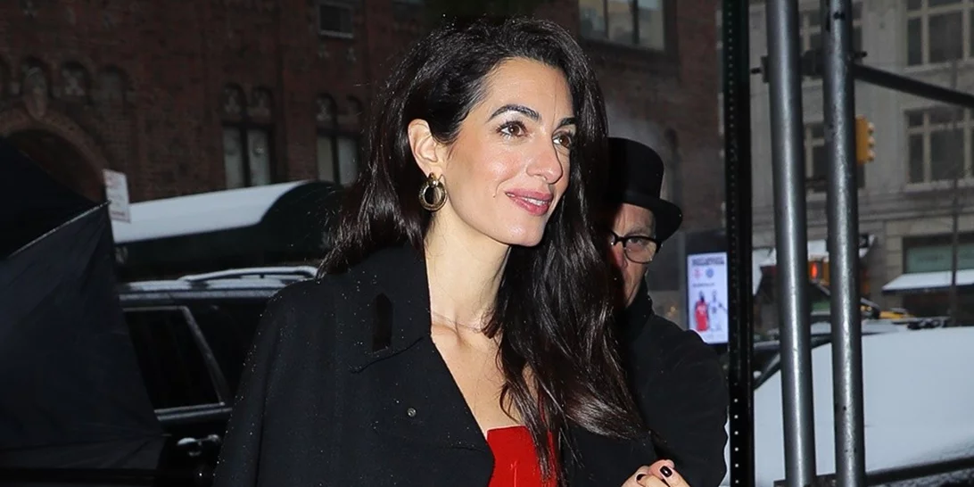Η Amal Clooney φόρεσε ένα φανταστικό one-shoulder jumpsuit