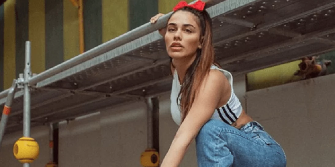 Κόνι Μεταξά | Πόζαρε γυμνή στο φακό του Σπύρου Χατζηαγγελάκη