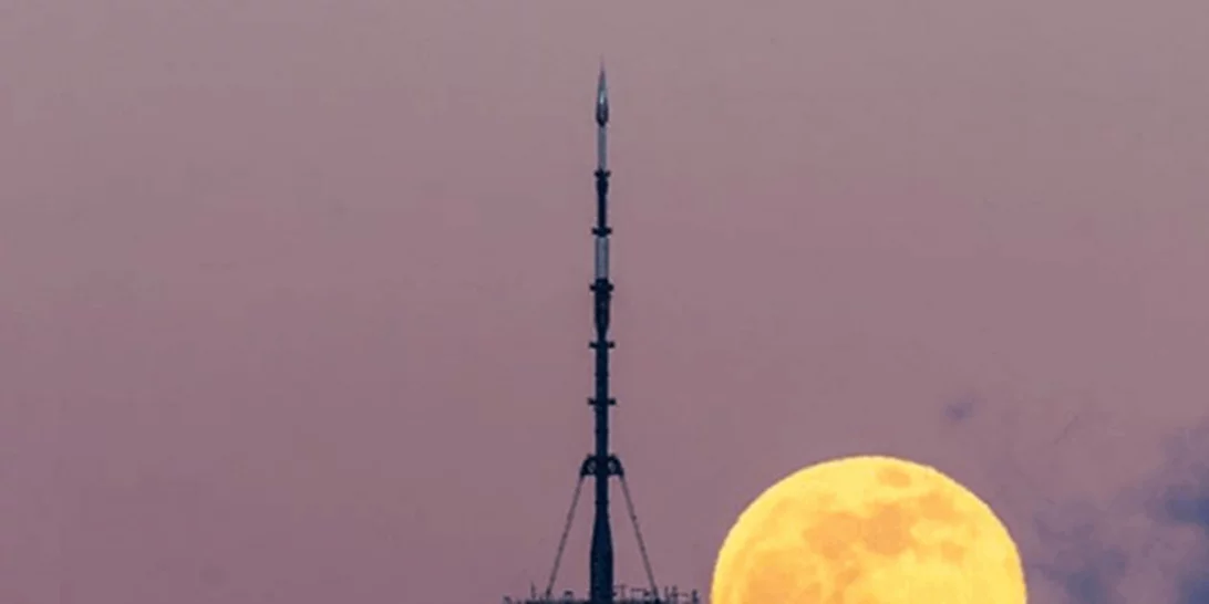 Υπερπανσέληνος των σκουληκιών | Οι εντυπωσιακές φωτογραφίες από το αστρονομικό φαινόμενο