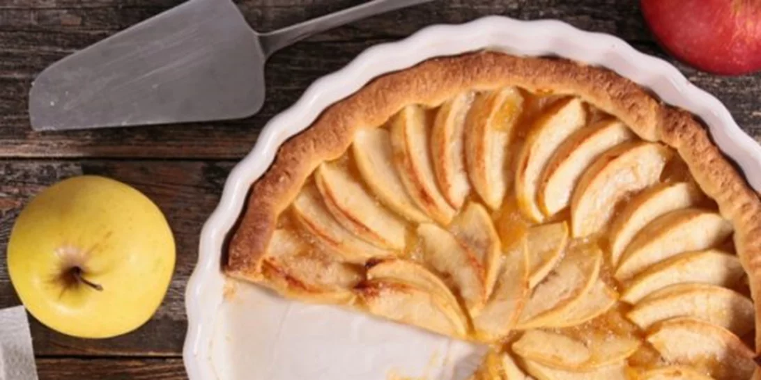 Συνταγή για νηστίσιμη μηλόπιτα με χαλβά
