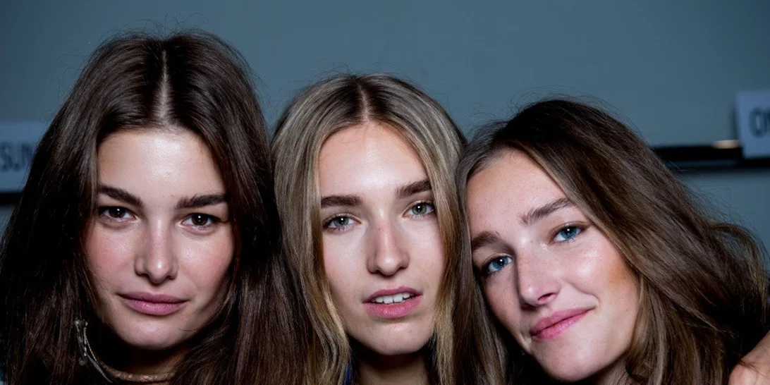 Χρώμα μαλλιών για καστανές | 10 αποχρώσεις που σου ταιριάζουν και μπορείς να κάνεις τώρα στα μαλλιά σου