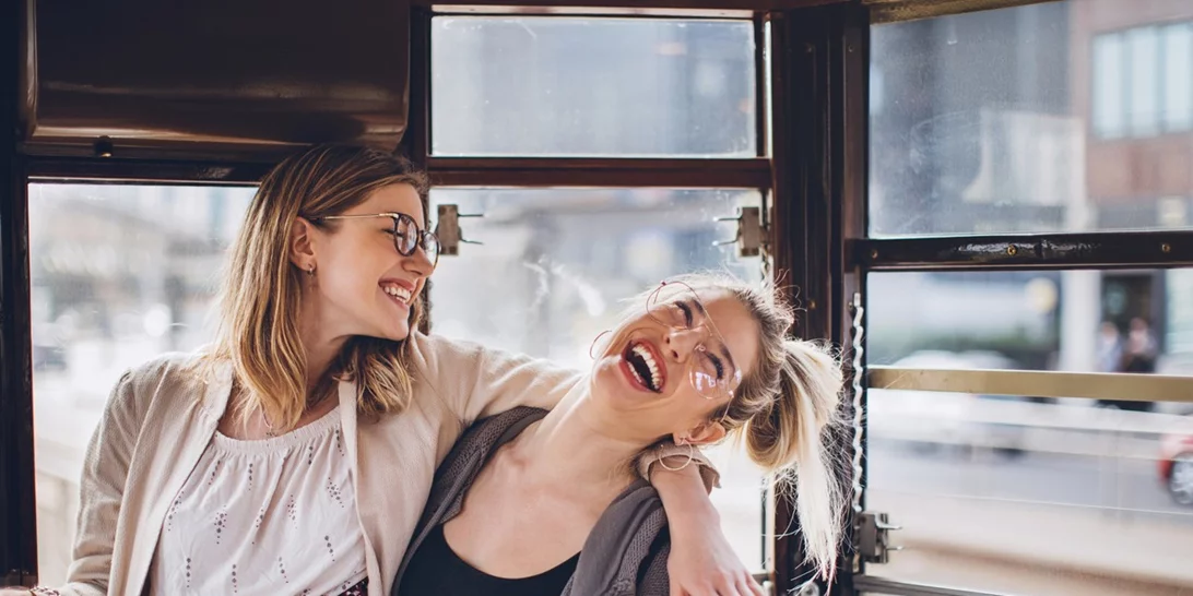 Πώς να κάνω κάποιον χαρούμενο; 14 τρόποι να το πετύχεις σήμερα κιόλας