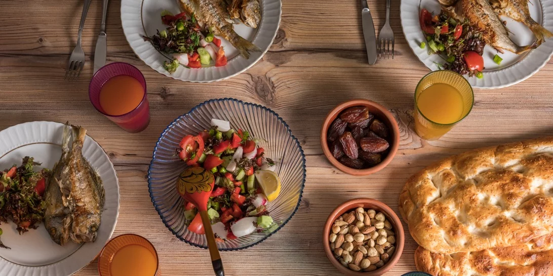 Γιατί να κάνεις νηστεία και οι 15 καλύτερες ιδέες για υγιεινά πρωινά, γεύματα και σνακ για να τρως σωστά όταν νηστεύεις