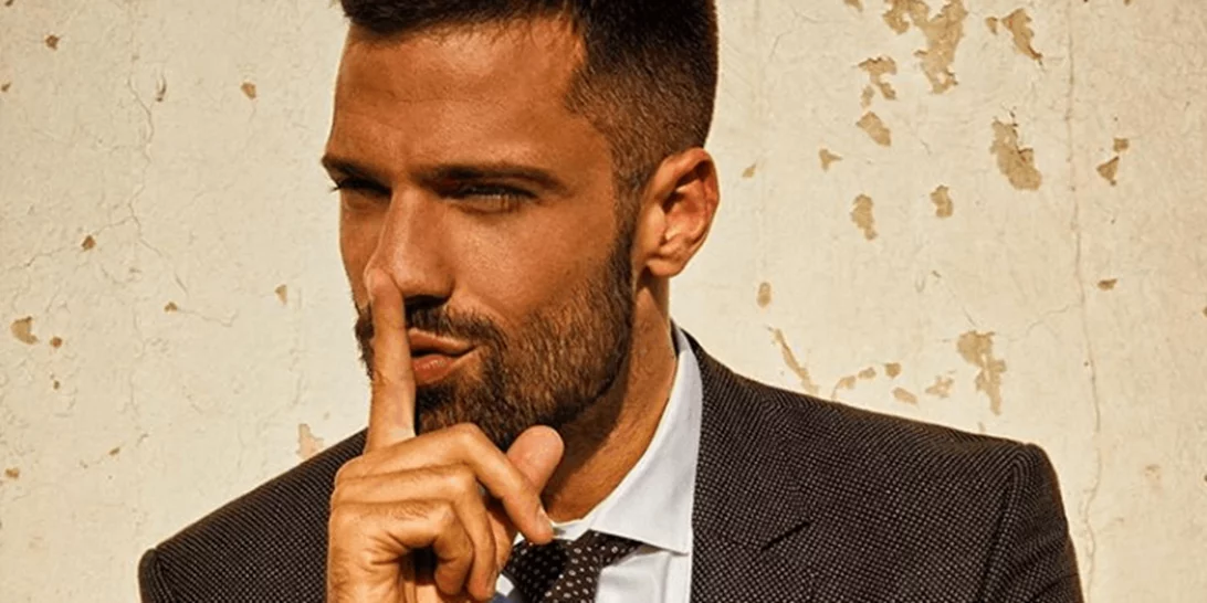 Ο Κωνσταντίνος Αργυρός στην παλιά του γειτονιά | Η φωτογραφία από πλατεία στο Ίλιον