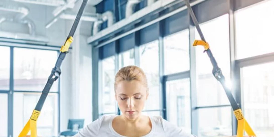 TRX ασκήσεις για γυναίκες: Το πρόγραμμα για κορμό, πλάτη και πόδια