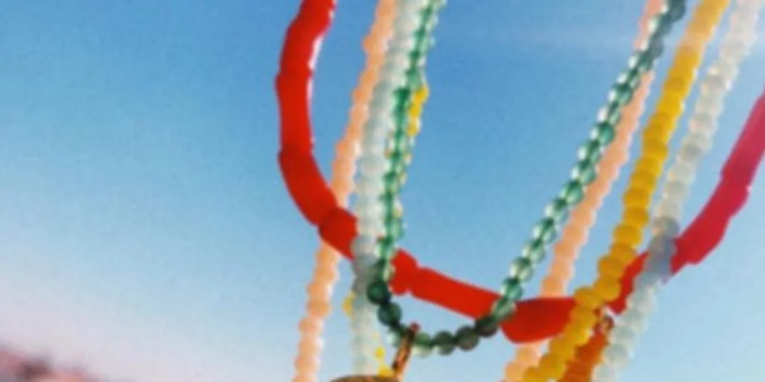 Μόλις βρήκαμε τα πιο καλοκαιρινά κολιέ που δεν θα μπορείς να αποχωριστείς