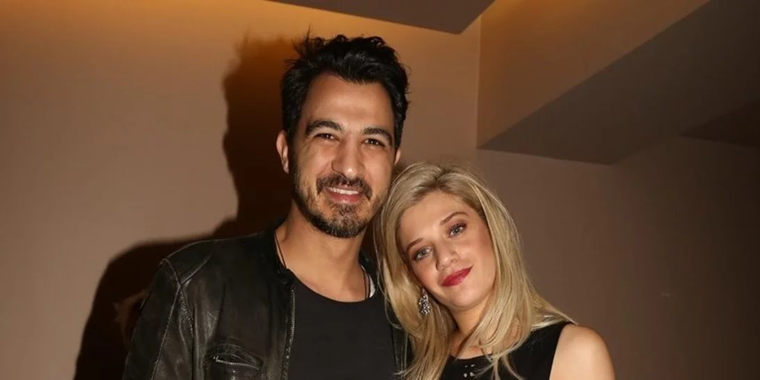 Δήμος Αναστασιάδης | Μας δείχνει πόσο πολύ έχει φουσκώσει η κοιλίτσα της αγαπημένης του, Τζένης Θεωνά