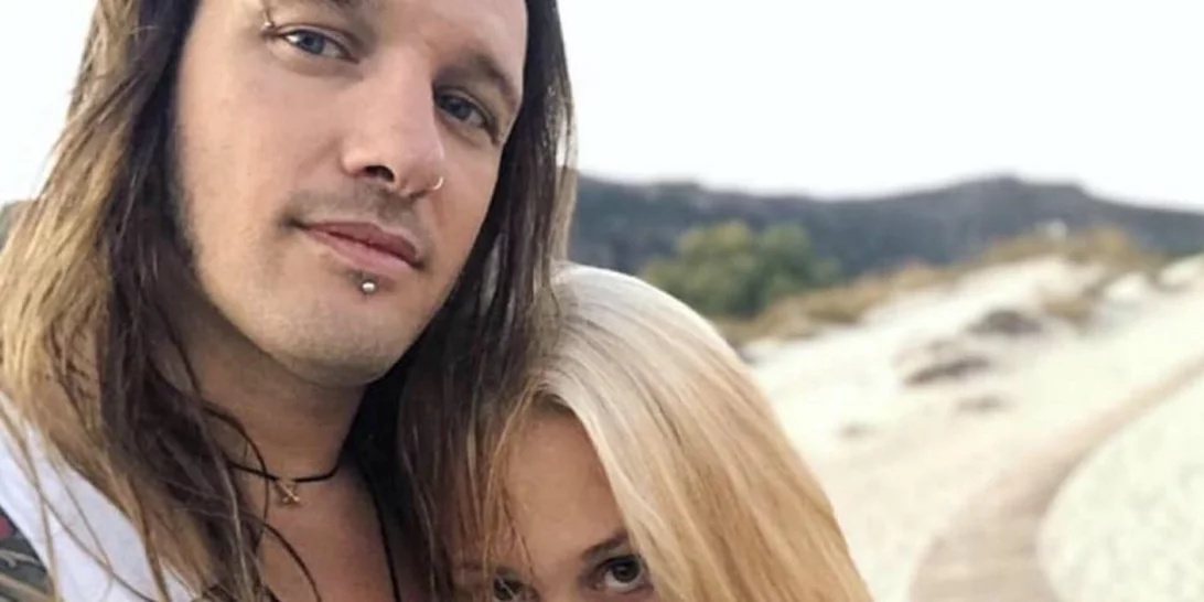 Πηνελόπη Αναστασοπούλου - Φώτης Μπερνάντο | Πλάνα από το σπίτι του rock ζευγαριού