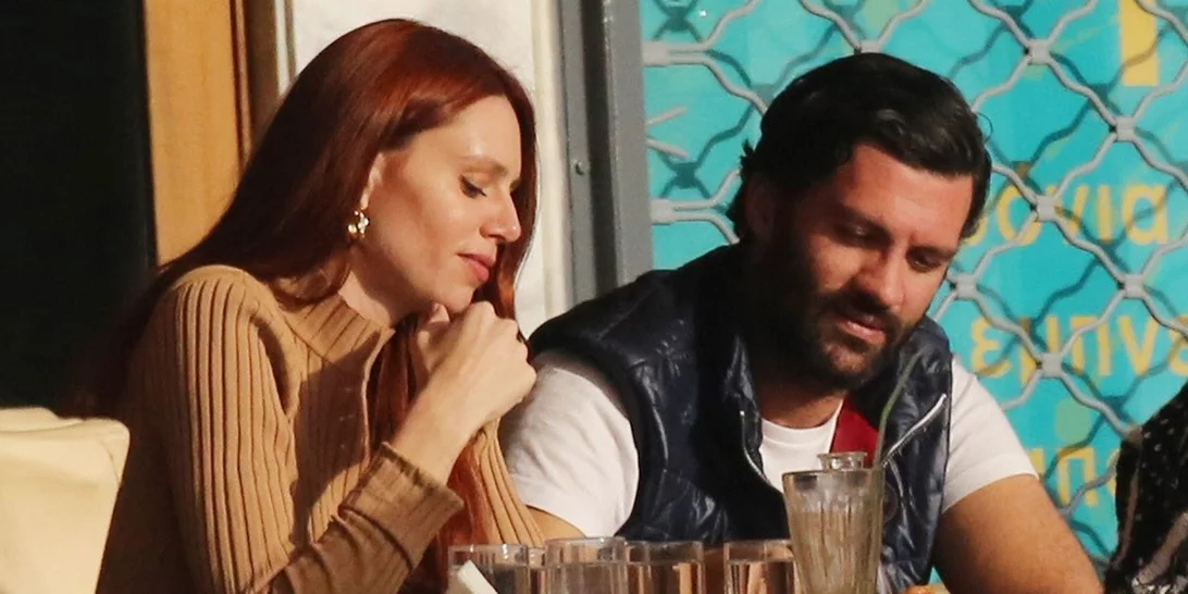 Έβελυν Καζαντζόγλου - Τζωρτζ Παπακώστας | Ερωτευμένοι στη Βουλιαγμένη - Δες τι φόρεσαν σε έξοδο τους