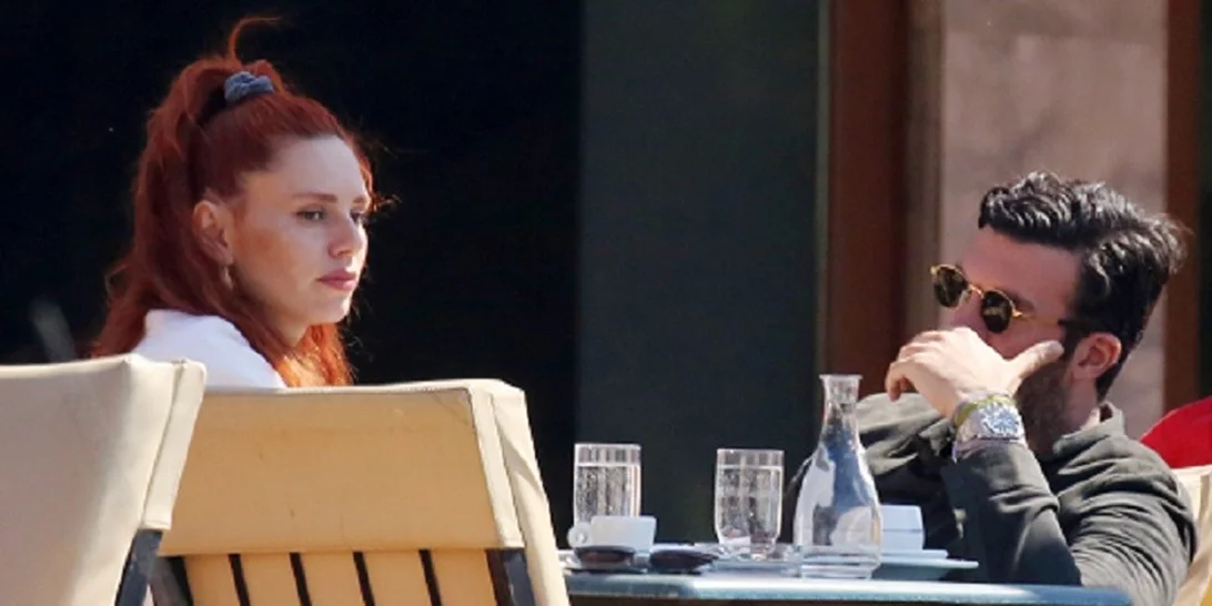 Ναι ή όχι; | Δες τι φόρεσε η Έβελυν Καζαντζόγλου σε πρωινό βόλτα με τον σύντροφό της, Τζωρτζ Παπακώστα