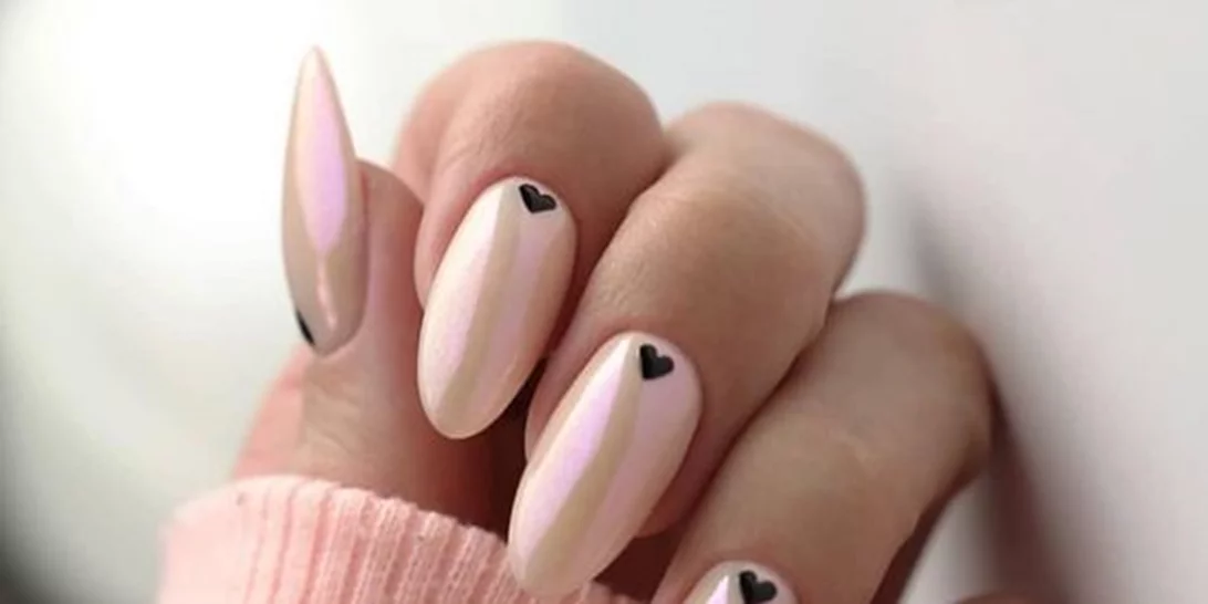 Δεν έχεις ασετόν; 6 τρόποι για να ξεβάψεις τα νύχια σου