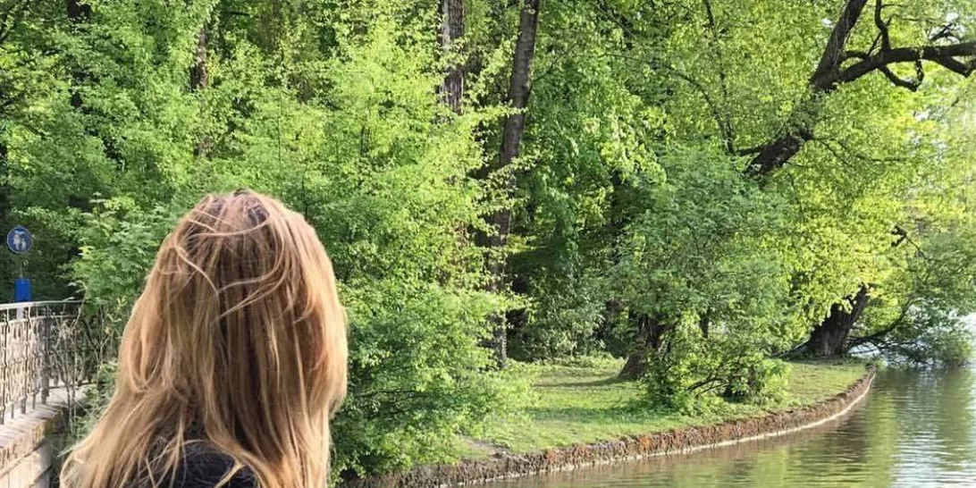 Έκπληξη! Ελληνίδα τραγουδίστρια είναι έγκυος και περιμένει δίδυμα