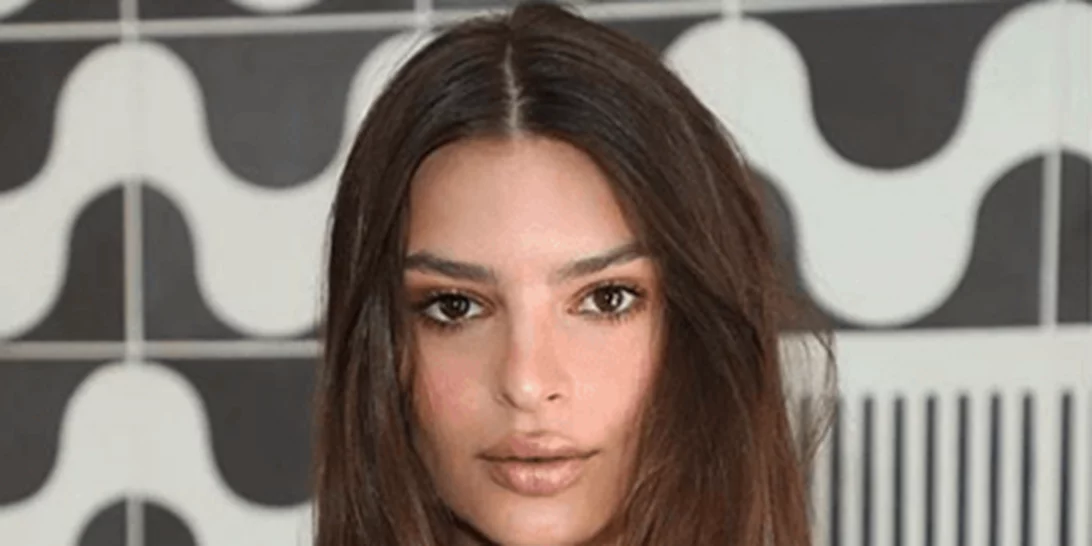 To Mango φόρεμα της Emily Ratajkowski κοστίζει λιγότερο από 30 ευρώ