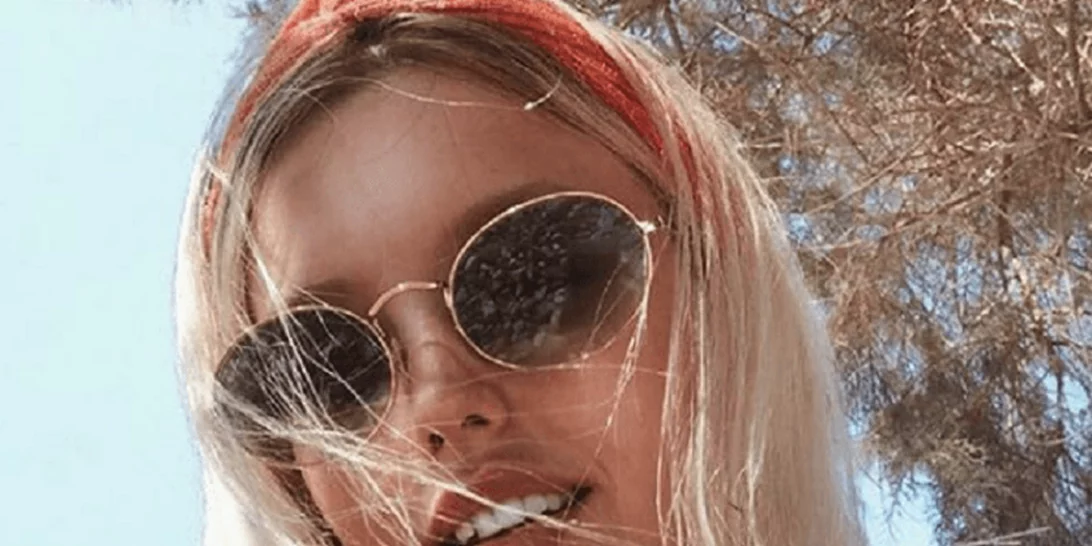 Κωνσταντίνα Κομμάτα | Δες τη να ποζάρει με την κούκλα αδερφή της!