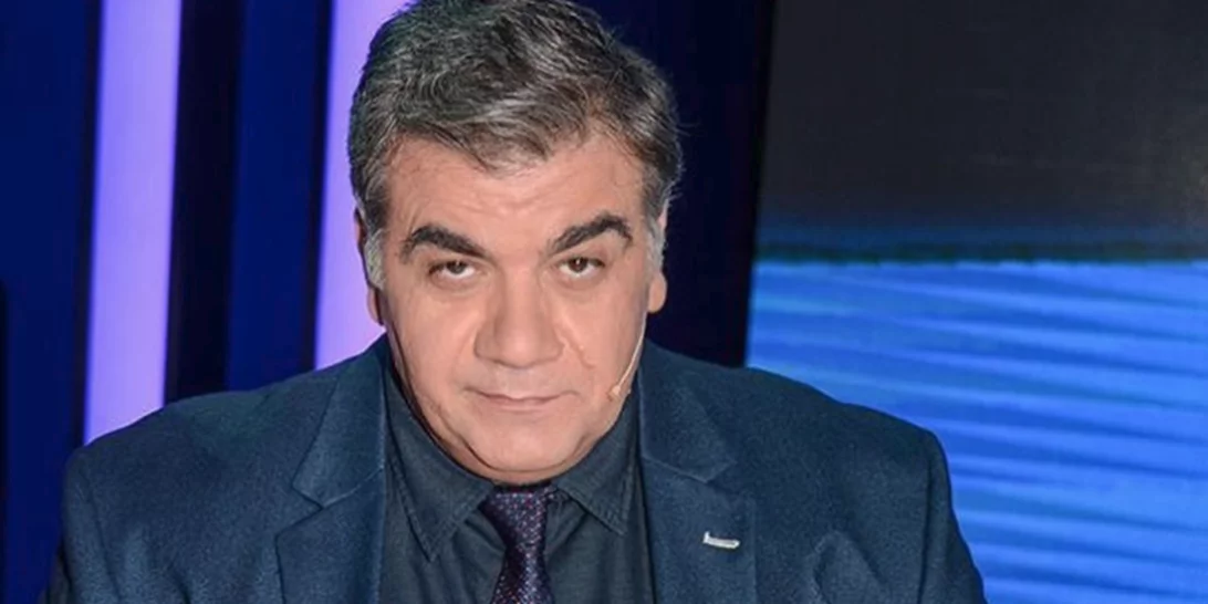 Δημήτρης Σταρόβας | Φωτογραφίζει τη μητέρα του και την κούκλα κόρη του!