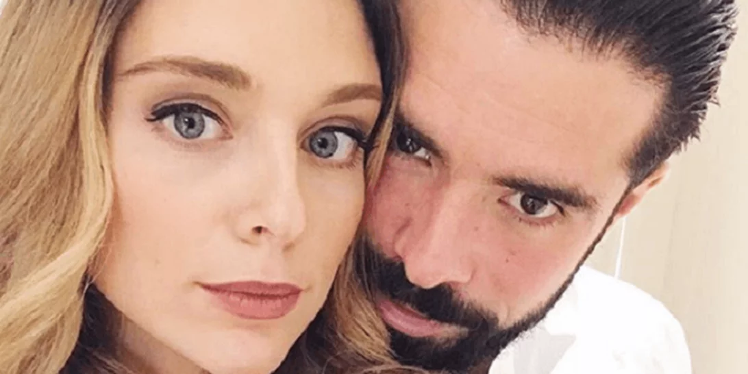 H Μαριάννα Γουλανδρή αγκαλιά με τον Φίλιππο Λαιμό στην Πάρο | Το stylish φλοράλ φόρεμά της που θα φορέσουμε κι εμείς