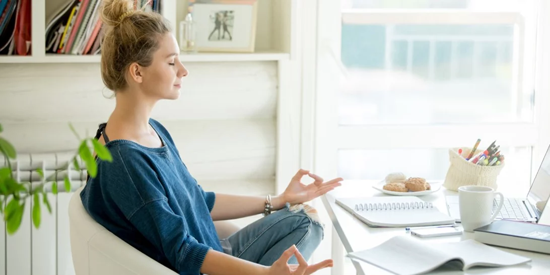 Δεν είσαι έτοιμη για τη μέθοδο Marie Kondo; Να μερικοί απλοί τρόποι για να αρχίσεις