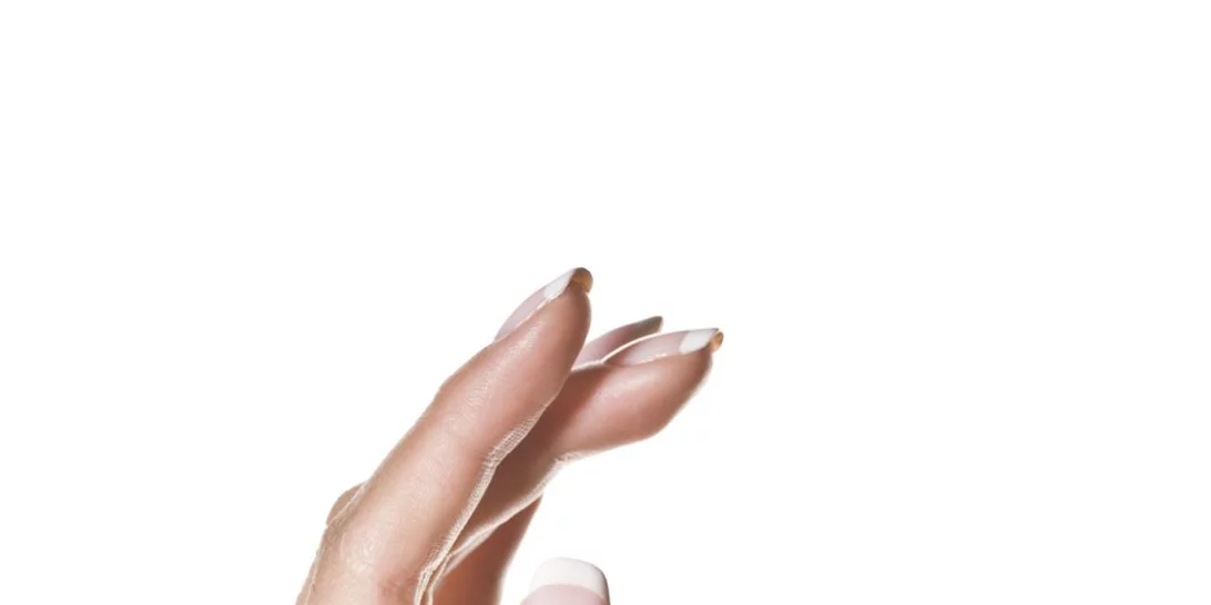 Τα side stripes nails είναι το πιο κομψό σχέδιο να κάνεις στα νύχια σου τώρα