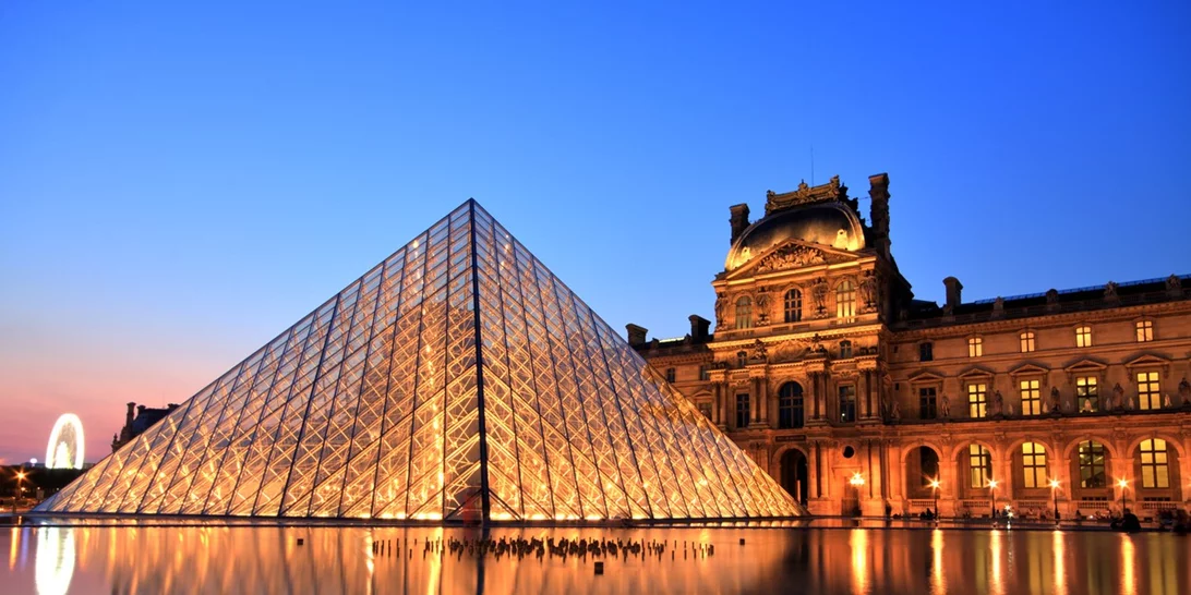 Μια διανυκτέρευση στο Μουσείο του Λούβρου | Το Airbnb μετατρέπει το μουσείο σε διαμέρισμα για μια μέρα