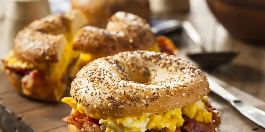 Η συνταγή του πιο επικού πρωινού σάντουιτς