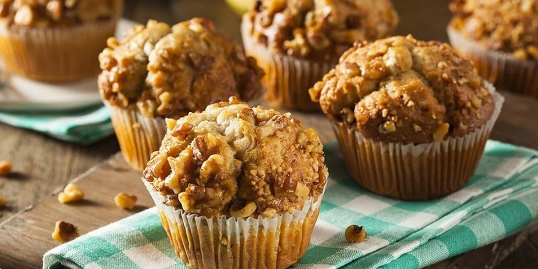 Τα ονειρικά muffins του Άκη Πετρετζίκη | Η εύκολη συνταγή χωρίς μίξερ που δεν θα αλλάζεις με καμία