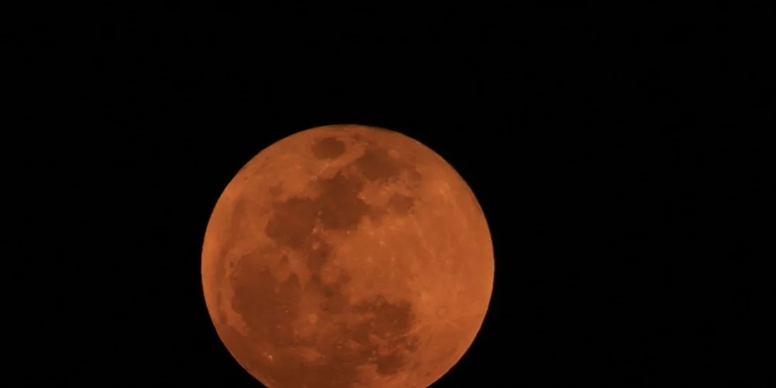 Απόψε η ροζ πανσέληνος | Τι συμβολίζει;